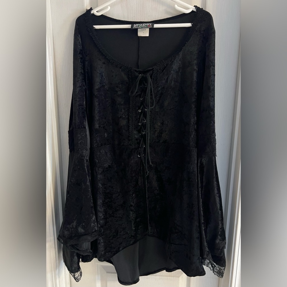 Lip Service Gothic Vintage Top, Lace-up front; Bell Style Sleeves; Womens L.